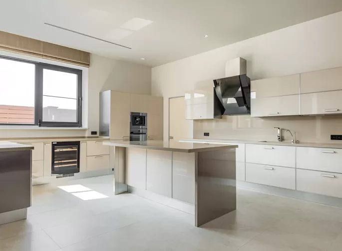 Натяжные потолки на кухню